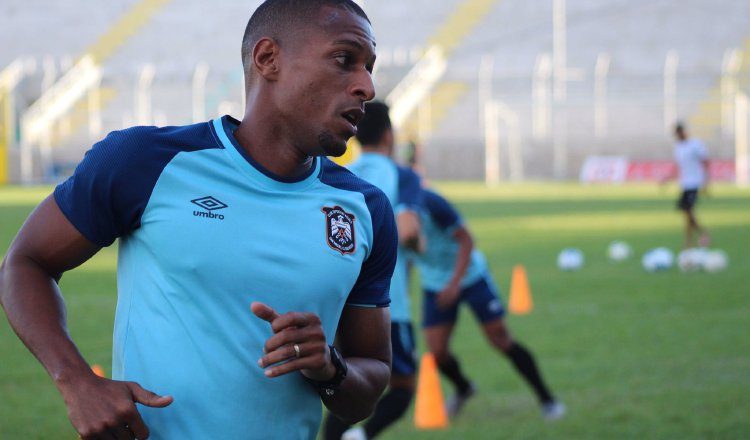 Nicolás "Yuyu" Muñoz juega en el Águila de El Salvador. Foto:@Aguila