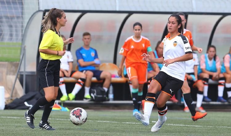 Rosario Vargas en acción con su equipo Valencia B. Foto:Cortesía
