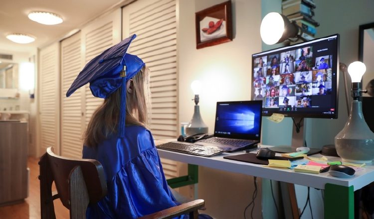 Graduaciones en el mundo han cambiado por la COVID-19. Foto: Milenio.com