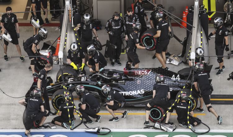 Hamilton, durante la segunda sesión de práctica en Rusia. Foto: EFE