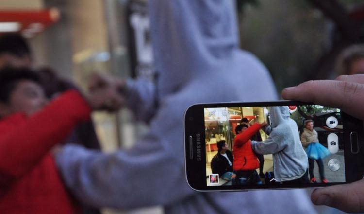 Lograr un convenio entre las empresas de redes sociales para restringir el acceso a contenidos violentos. (Foto cortesía: LaNueva.com)