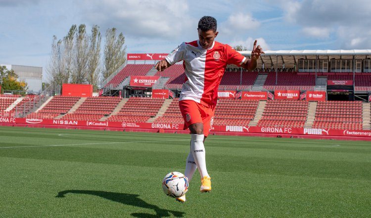 Bárcenas durante su presentación ante el Girona. Foto:@Girona