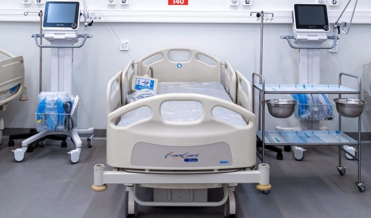 Esperan que los hospitales soporten el aumento de contagios. EFE