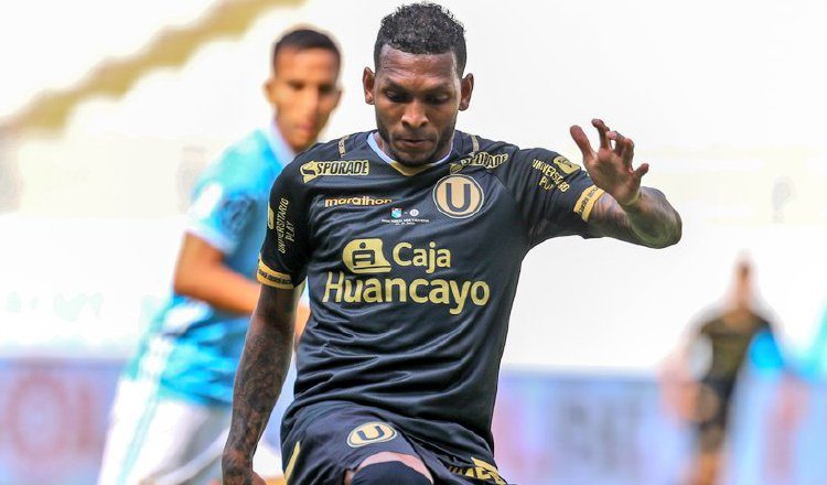 Alberto 'Negriro' Quintero (der.) festeja. Foto:@Universitario