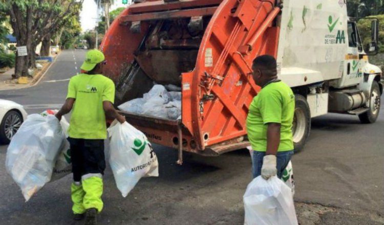 Aumenta acumulación de desechos en las calles.