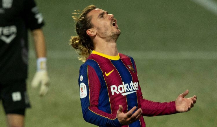 Antoine Griezmann del Barcelona, reacciona durante el partido anteCornellá en Copa del Rey. Foto:EFE