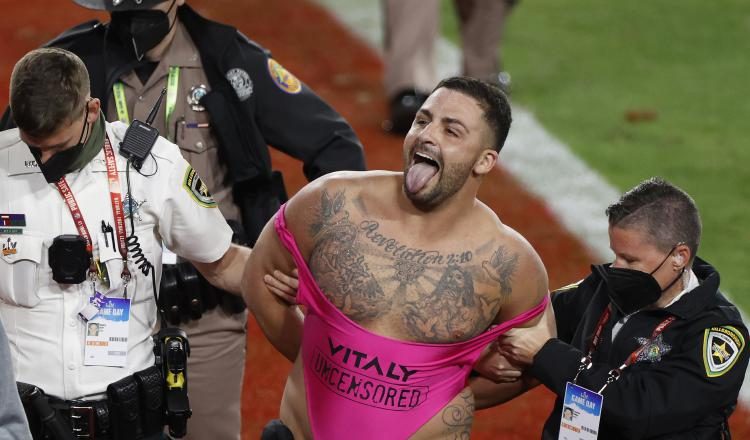 Yuri Andrade saltó a la cancha en la final del Super Bowl. Foto:EFE