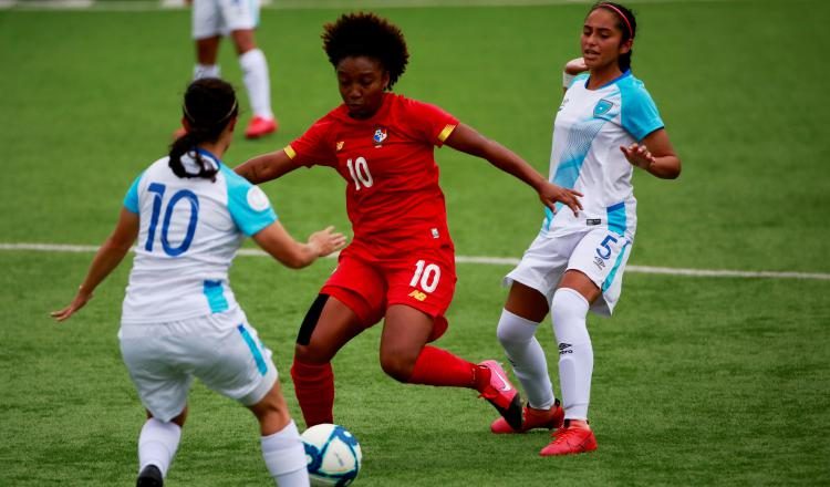 Marta Cox (10) anotó un gol para Panamá. Foto:EFE