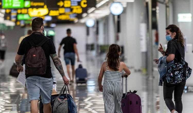 Colombia cerró el 2020 conectado con 24 países a través de 21 aerolíneas, cifras que superan la meta trazada por ProColombia en 2020. EFE