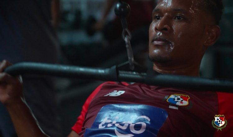 Jair Catuy en los entrenamientos de la selección. Foto:Fepafut