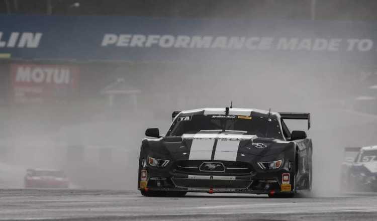 El panameño Óscar Terán ganó el circuito de Charlotte Race Speedtour Challenge. Foto:EFE