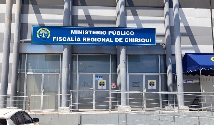 Durante la audiencia, el juez Pablo González legalizó la incautación de datos del celular del sacerdote. José Vásquez