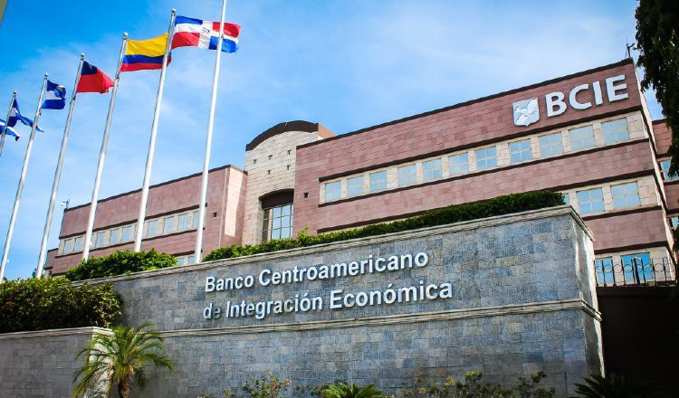 El presidente ejecutivo del BCIE explicó que la alianza estratégica con Taiwán ha permitido al banco "fortalecer su solidez financiera. EFE