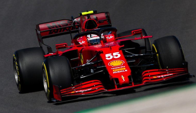 El español Carlos Sainz en las carreras de F1 con su Ferrari. Foto:EFE