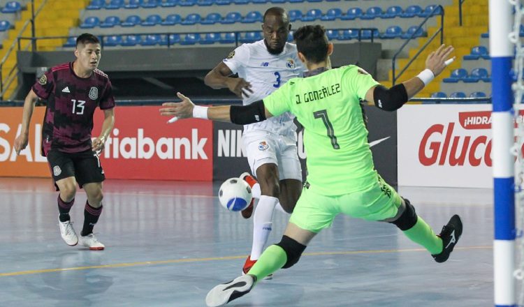 Óscar Hinks anotó el primer gol de Panamá ante México. Foto:@concacaf