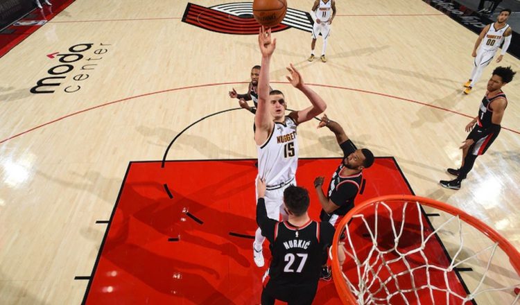 Los Nuggets realizaron un mal partido ante los Blazers. Foto:@Nuggets