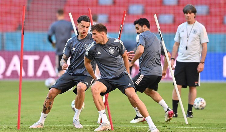Jugadores de Alemania entrenan con mira su debut en Eurocopa. Foto:EFE