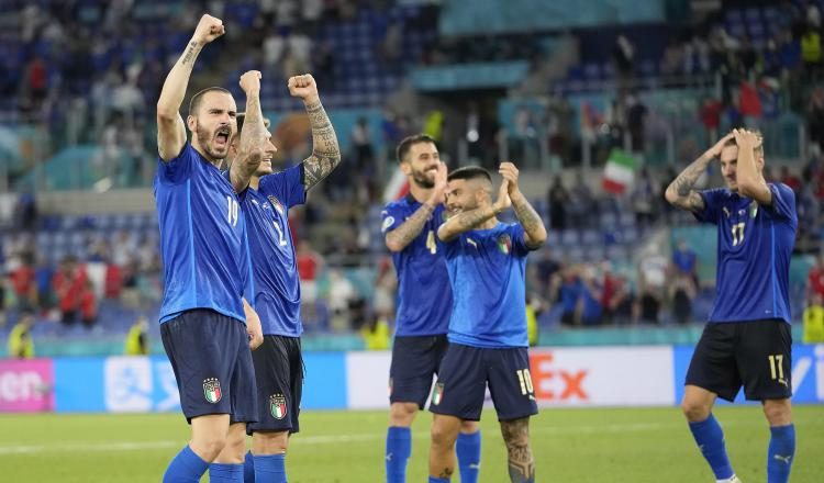 Jugadores italianos festejan el triunfo. Foto:EFE