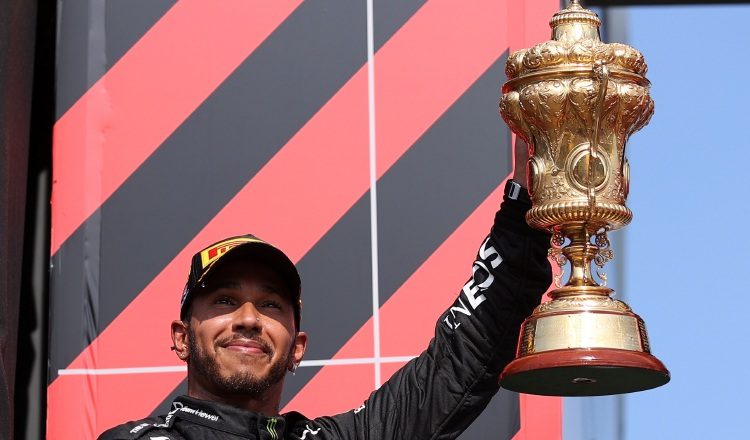 Lewis Hamilton ganó el Gran Premio de Gran Bretaña. Foto:EFE