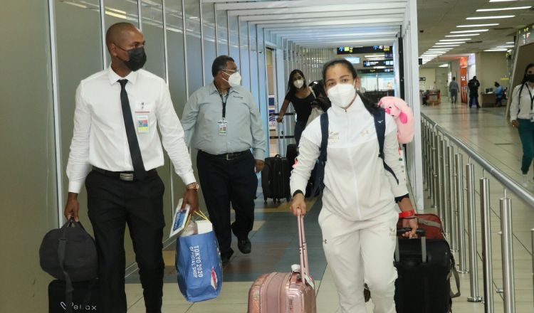 Kristine Jiménez a su llegada ala Aeropuerto Internacional de Tocumen. Foto:@Pandeportes