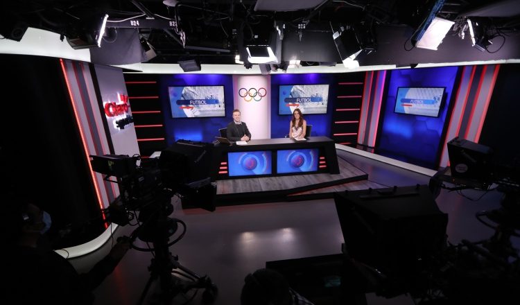 Dos de cada cuatro usuarios que vieron las olimpiadas en el canal de Marca Claro de YouTube lo hicieron en su dispositivo móvil, mientras que uno de cuatro fue en TV. Cortesía