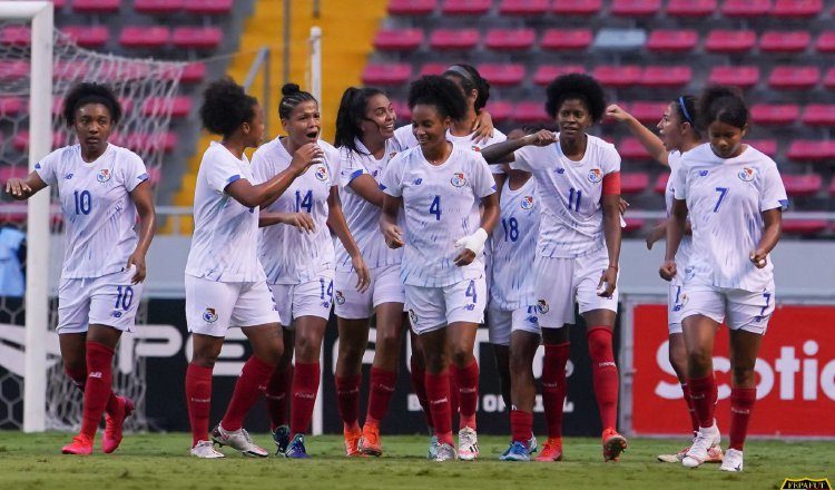 Equipo de fútbol femenino de Panamá durante el juego contra Costa Rica. Foto: Fepafut