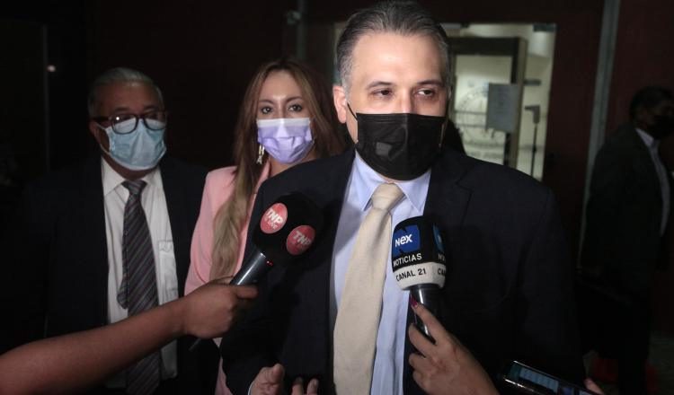 La defensa de Ricardo Martinelli asegura que seguirá destruyendo el caso de la fiscalía. Víctor Arosemena