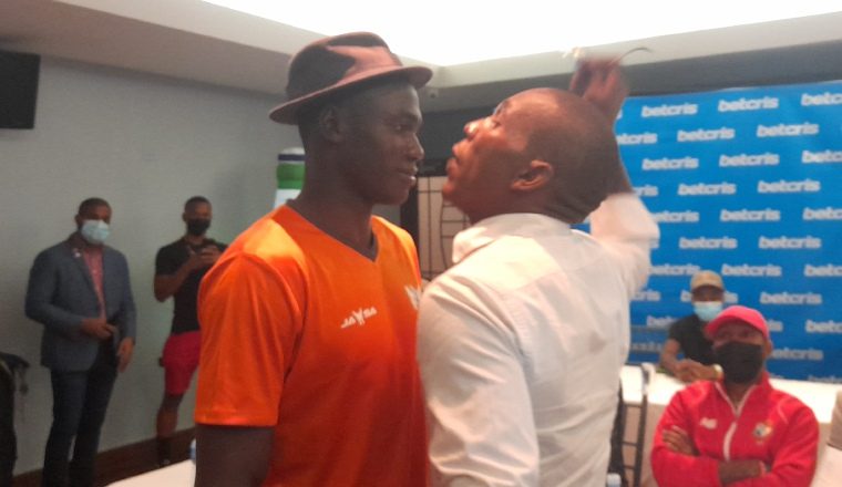 Alberto "Metralleta" Mosquera y el dominicano Abel Mina. Aurelio Martínez