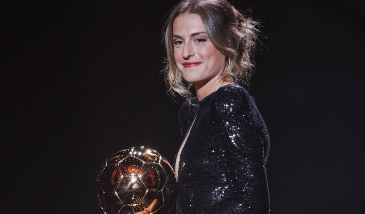 Alexia Putellas ganadora del Balon de Oro femenino. Foto:EFE