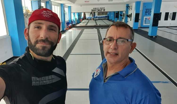 Arturo Dorati (izq.) y su entrenador Jorge Valdés. Cortesía