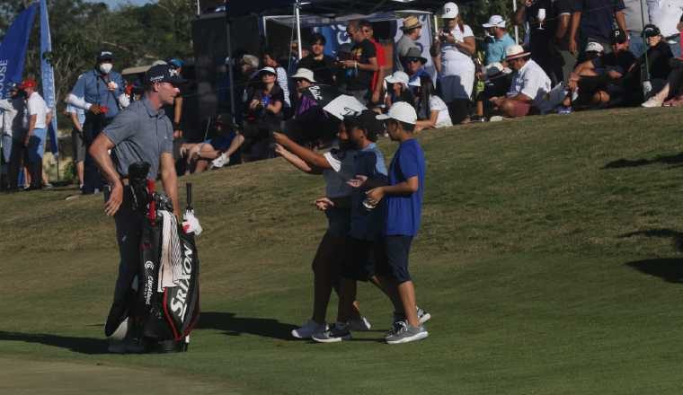 4- Un recuerdo para los infantes, por parte de los golfistas