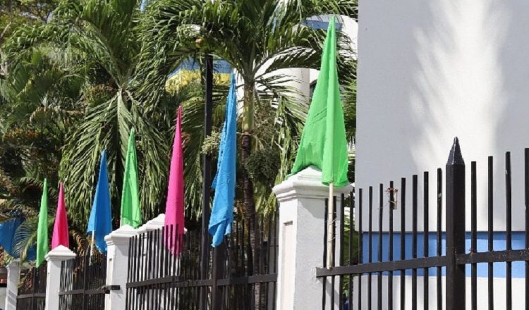 El 28 de febrero se celebra el día de la concienciación sobre las enfermedades raras y varias instituciones se han hecho eco con los colores representativos de la campaña. Cortesía