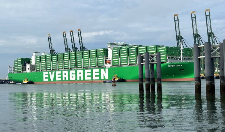 Buques de unos 17 mil contenedores, posiblemente, represente los buques más grande que pueda manejar las esclusas de Panamá, advierte el administrador del Canal. Cortesía