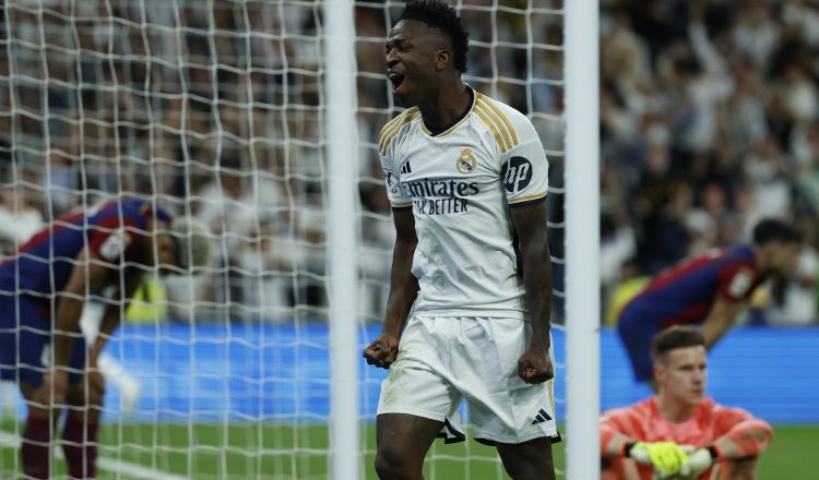 Vinicius Junior festeja el segundo gol del Real Madrid.  Foto:EFE