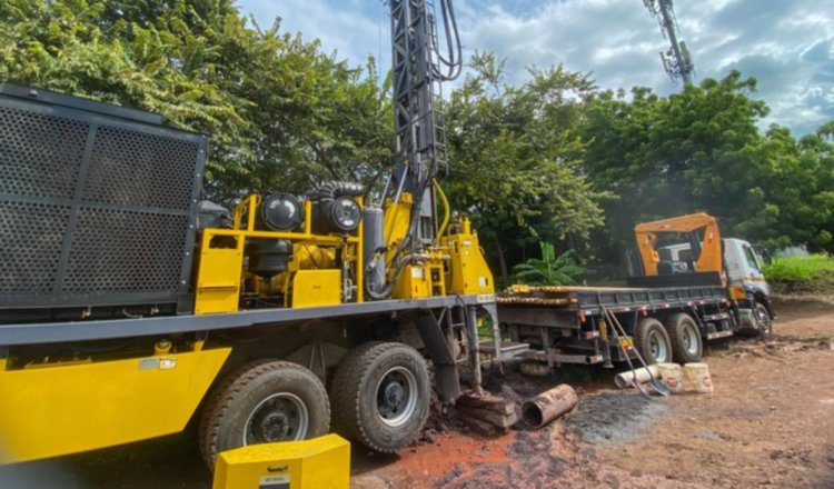 Mientras se construyen las nuevas redes, la alternativa es perforar pozos para dotar de agua a los acueductos. Cortesía Idaan