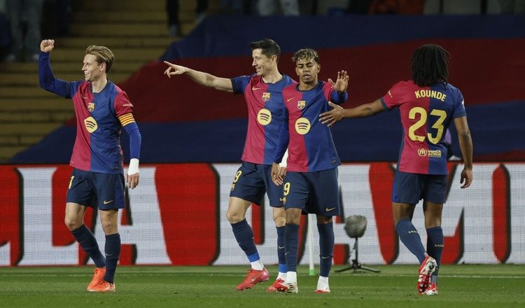 Jugadores del Barcelona. Foto: EFE