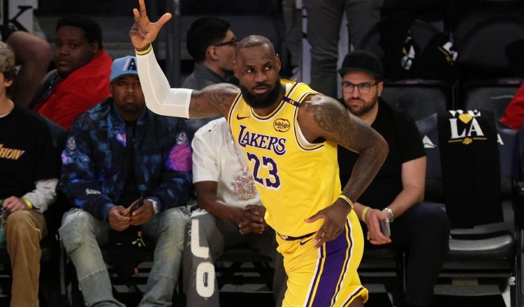 LeBron James es jugador de los Lakers. Foto: EFE
