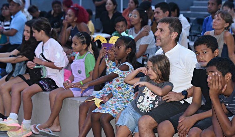 El FAE culiminó con su presetación gratuita al aire libre. Foto: FAE