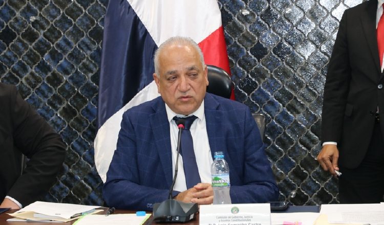 Luis Eduardo Camacho preside la comisión de Gobierno y Asuntos Constitucionales de la Asamblea. Cortesía