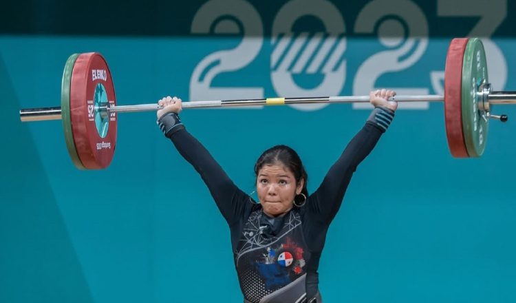 kelly Aparicio, pesista de la provincia de Veraguas. Foto: COP
