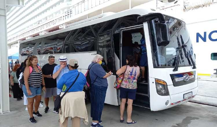 Los turistas y panameños residentes en el exterior cubiertos por el seguro son los que ingresen por los principales aeropuertos del país. Archivo