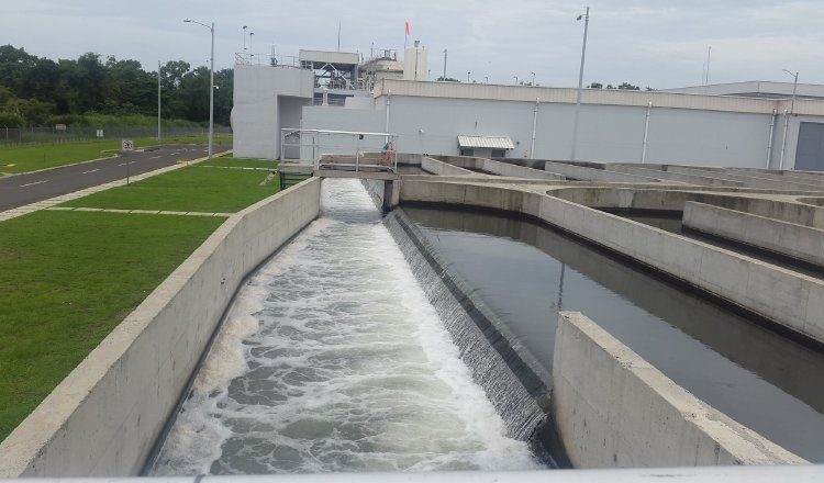 Planta de tratamiento del proyecto de Saneamiento de la Ciudad. Archivo