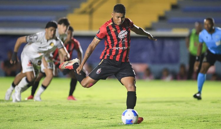 Ángel Valencia, jugador  de Sporting San Miguelito. Foto: EFE