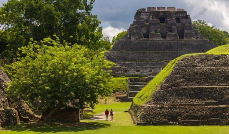 Si lo suyo es la historia, una visita a las ruinas mayas le brindará recuerdos únicos. The Belize TourismBoard