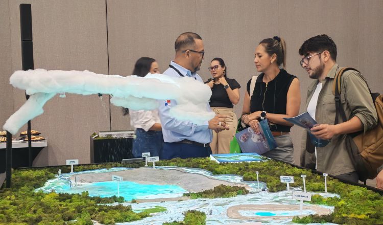 Panameños muestran interés en conocer más  sobre el proyecto minero, durante Capac Expo Hábitat. Grupo Epasa