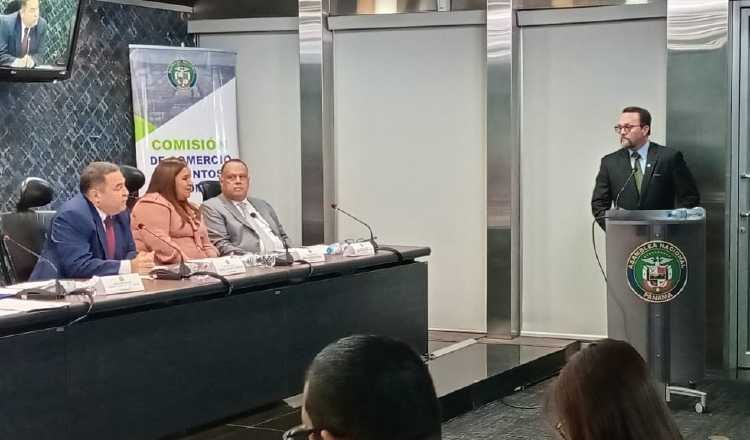 El ministro Julio Moltó contestó un cuestionario de 17 preguntas formulado por los diputados. Francisco Paz
