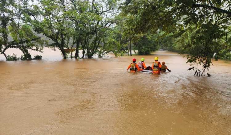 Desbordamiento de río en Mariato, al sureste de Veraguas.  Cortesía