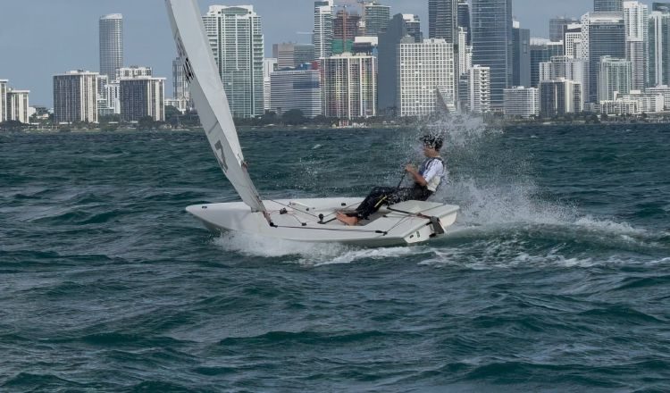 El velerista panameño Ion Lowy. Foto: Cortesía