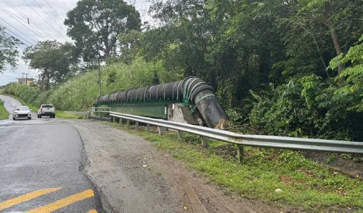En la imagen se observan los izajes construidos al lado de las calles para colocar las tuberías del proyecto hidráulicos por encima de ríos y quebradas.  Cortesía
