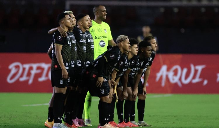 Equipo del CAI chorrerano. Foto: EFE